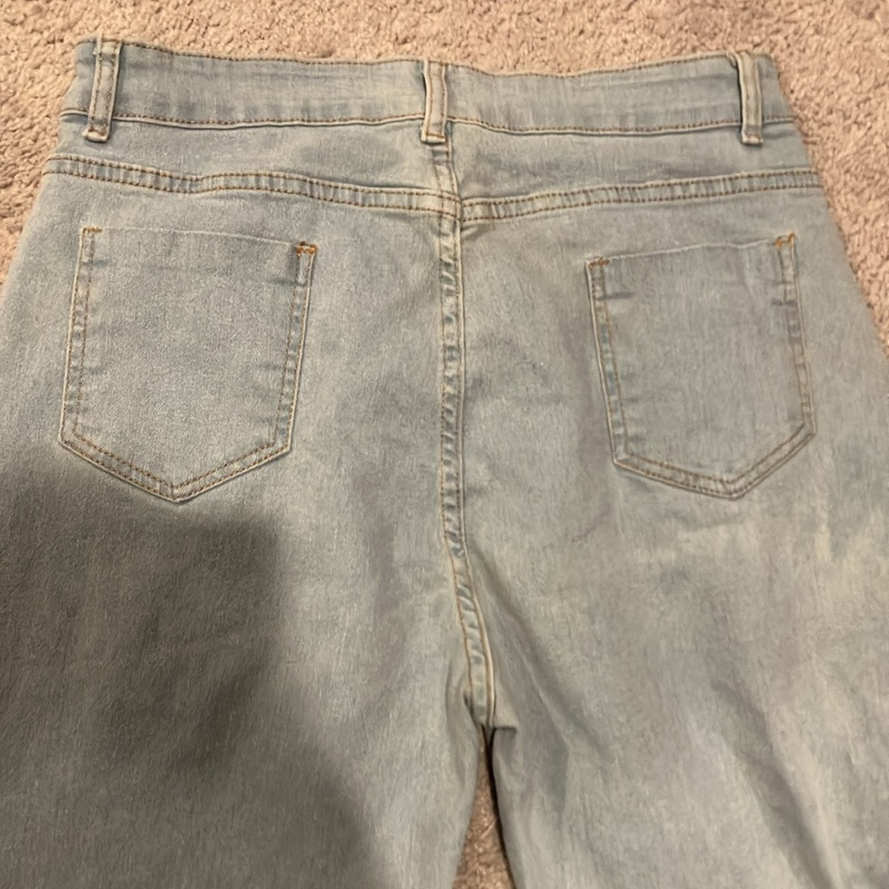 Jeans With White Lace Detail - Picture 10 of 12
